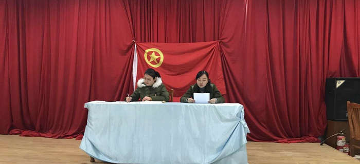 刘潭服装团支部召开年终交流会