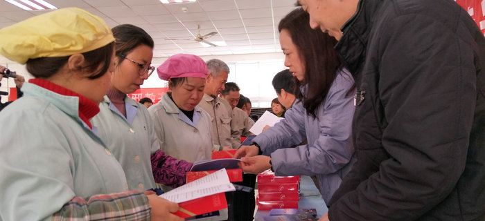 刘潭服装：“法润梁溪，情系民工”活动，营造良好用工环境