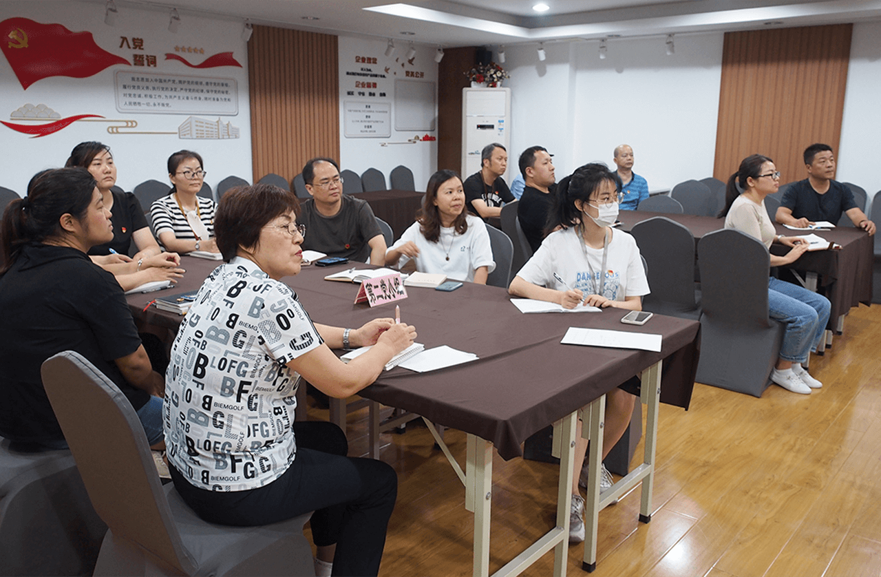 刘潭服装厂召开党史活动